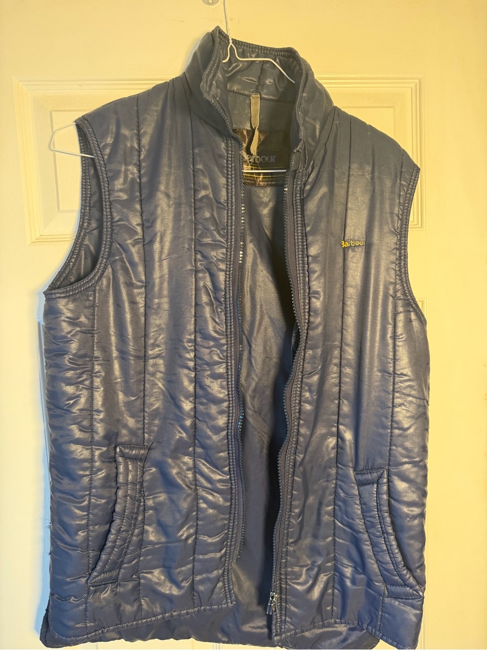 Barbour Men's quilted vintage vest/liner navy large.